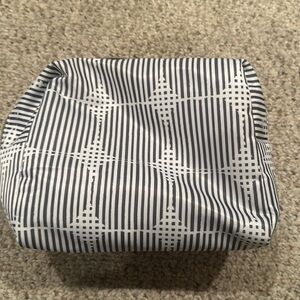 Patterned makeup bag like new